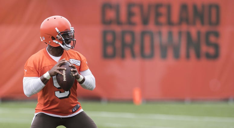 Cleveland Browns quarterback Tyrod Taylor (5) throws a pass during minicamp at the Cleveland Browns training facility. Cleveland Browns quarterback Tyrod Taylor (5) throws a pass during minicamp at the Cleveland Browns training facility.