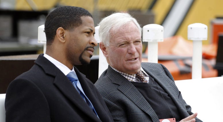 Oct 28, 2018; Pittsburgh, PA, USA; Cleveland Browns vice president Andrew Berry (L) talks with Browns owner Jimmy Haslam (R) on the bench before the Browns play the Pittsburgh Steelers at Heinz Field. Mandatory Credit: Charles LeClaire-USA TODAY Sports Oct 28, 2018; Pittsburgh, PA, USA; Cleveland Browns vice president Andrew Berry (L) talks with Browns owner Jimmy Haslam (R) on the bench before the Browns play the Pittsburgh Steelers at Heinz Field. Mandatory Credit: Charles LeClaire-USA TODAY Sports