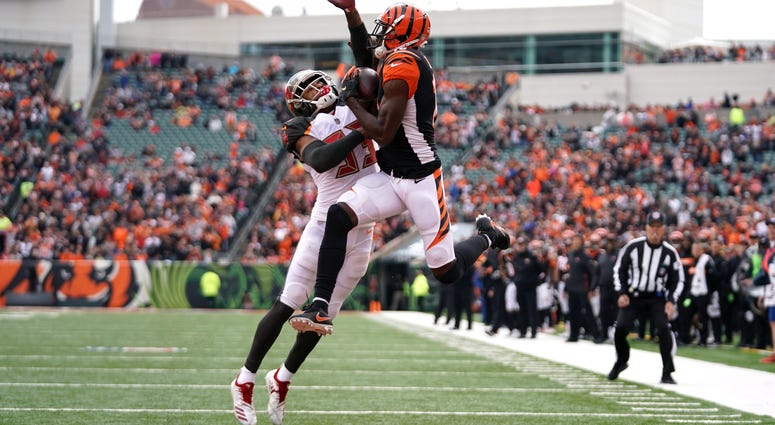 Tampa Bay Buccaneers cornerback Carlton Davis (33) defends as Cincinnati Bengals wide receiver A.J. Green (18) catches a pass for a touchdown in the first half at Paul Brown Stadium.