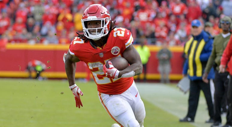 Nov 11, 2018; Kansas City, MO, USA; Kansas City Chiefs running back Kareem Hunt (27) runs the ball during the second half against the Arizona Cardinals at Arrowhead Stadium. The Chiefs won 26-14. Nov 11, 2018; Kansas City, MO, USA; Kansas City Chiefs running back Kareem Hunt (27) runs the ball during the second half against the Arizona Cardinals at Arrowhead Stadium. The Chiefs won 26-14.