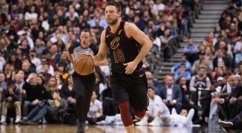 Dec 21, 2018; Toronto, Ontario, CAN; Cleveland Cavaliers guard Matthew Dellavedova (18) controls a ball during the third quarter against the Toronto Raptors at Scotiabank Arena. Mandatory Credit: Nick Turchiaro-USA TODAY Sports Dec 21, 2018; Toronto, Ontario, CAN; Cleveland Cavaliers guard Matthew Dellavedova (18) controls a ball during the third quarter against the Toronto Raptors at Scotiabank Arena. Mandatory Credit: Nick Turchiaro-USA TODAY Sports