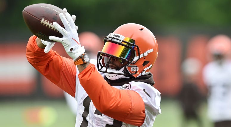 Cleveland Browns wide receiver Odell Beckham Jr. (13) makes a catch during minicamp at the Cleveland Browns training facility. Cleveland Browns wide receiver Odell Beckham Jr. (13) makes a catch during minicamp at the Cleveland Browns training facility.