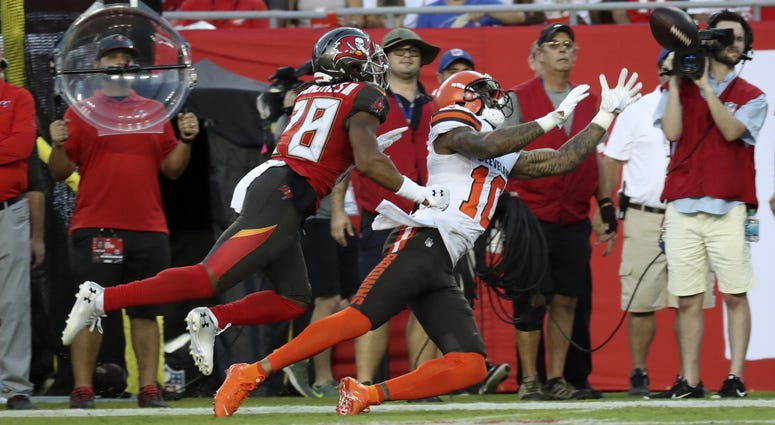 Cleveland Browns wide receiver Jaelen Strong (10) cannot make a catch as Tampa Bay Buccaneers cornerback Vernon III Hargreaves (28) defends during the first quarter at Raymond James Stadium. Cleveland Browns wide receiver Jaelen Strong (10) cannot make a catch as Tampa Bay Buccaneers cornerback Vernon III Hargreaves (28) defends during the first quarter at Raymond James Stadium.
