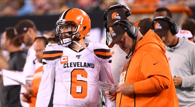 Sep 16, 2019; East Rutherford, NJ, USA; Cleveland Browns quarterback Baker Mayfield (6) talks with Cleveland Browns head coach Freddie Kitchens during the first half against the New York Jets at MetLife Stadium. Mandatory Credit: Robert Deutsch-USA TODAY Sep 16, 2019; East Rutherford, NJ, USA; Cleveland Browns quarterback Baker Mayfield (6) talks with Cleveland Browns head coach Freddie Kitchens during the first half against the New York Jets at MetLife Stadium. Mandatory Credit: Robert Deutsch-USA TODAY
