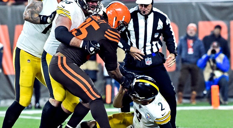 Nov 14, 2019; Cleveland, OH, USA; Cleveland Browns defensive end Myles Garrett (95) hits Pittsburgh Steelers quarterback Mason Rudolph (2) with his own helmet as offensive guard David DeCastro (66) tries to stop Garrett during the fourth quarter at FirstE Nov 14, 2019; Cleveland, OH, USA; Cleveland Browns defensive end Myles Garrett (95) hits Pittsburgh Steelers quarterback Mason Rudolph (2) with his own helmet as offensive guard David DeCastro (66) tries to stop Garrett during the fourth quarter at FirstE