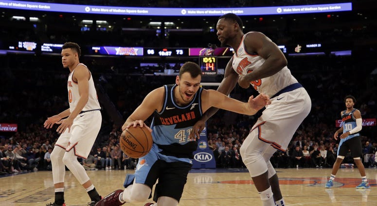 Nov 18, 2019; New York, NY, USA; Cleveland Cavaliers center Ante Zizic (41) falls to the court while being defended by New York Knicks forward Julius Randle (30) during the second half at Madison Square Garden. Mandatory Credit: Adam Hunger-USA TODAY Spor Nov 18, 2019; New York, NY, USA; Cleveland Cavaliers center Ante Zizic (41) falls to the court while being defended by New York Knicks forward Julius Randle (30) during the second half at Madison Square Garden. Mandatory Credit: Adam Hunger-USA TODAY Spor