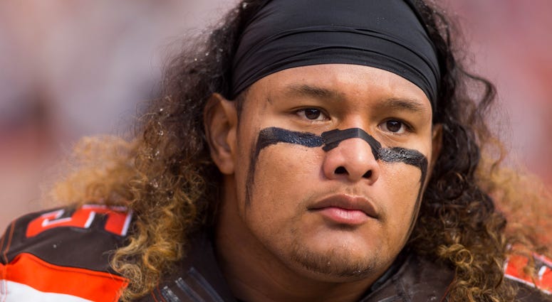 Oct 9, 2016; Cleveland, OH, USA; Cleveland Browns nose tackle Danny Shelton (55) before the game against the New England Patriots at FirstEnergy Stadium. The Patriots won 33-13. Mandatory Credit: Scott R. Galvin-USA TODAY Sports Oct 9, 2016; Cleveland, OH, USA; Cleveland Browns nose tackle Danny Shelton (55) before the game against the New England Patriots at FirstEnergy Stadium. The Patriots won 33-13. Mandatory Credit: Scott R. Galvin-USA TODAY Sports