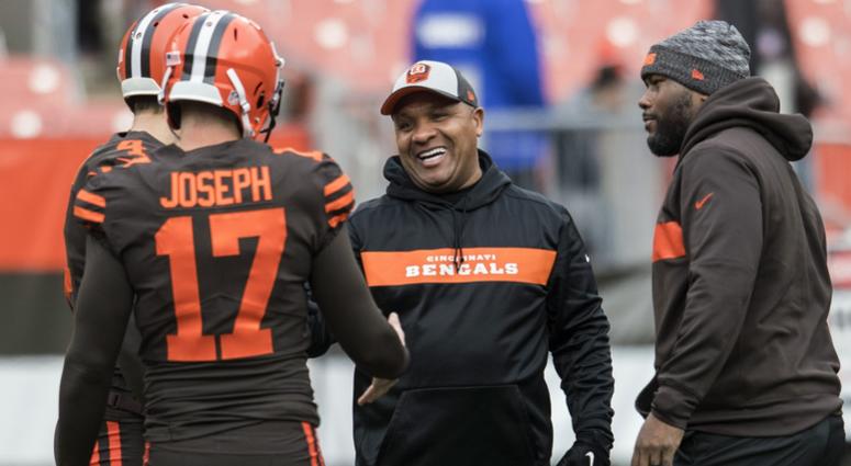 Dec 23, 2018; Cleveland, OH, USA; Former Cleveland Browns head coach and current Cincinnati Bengals special assistant to the head coach Hue Jackson (center) talks with Cleveland Browns kicker Greg Joseph (17) and punter Britton Colquitt (4) before the gam Dec 23, 2018; Cleveland, OH, USA; Former Cleveland Browns head coach and current Cincinnati Bengals special assistant to the head coach Hue Jackson (center) talks with Cleveland Browns kicker Greg Joseph (17) and punter Britton Colquitt (4) before the gam