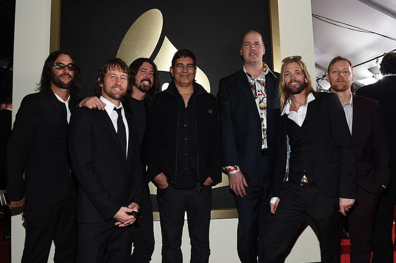 Franz Stahl, Chris Shiflett, Dave Grohl, Pat Smear, Krist Novoselic, Taylor Hawkins and Nate Mendel Franz Stahl, Chris Shiflett, Dave Grohl, Pat Smear, Krist Novoselic, Taylor Hawkins and Nate Mendel