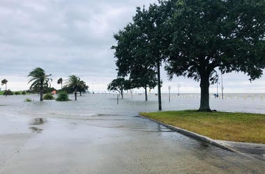 lakeshore drive flooded