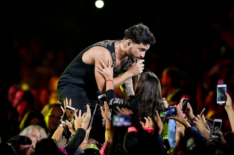 En esta foto del 24 de febrero del 2017, el astro colombiano Maluma canta en el Festival Internacional de la Canción de Viña del Mar, en Viña del Mar, Chile. YouTube Originals anunció el viernes 3 de agosto del 2018 sus primeras producciones en español, c En esta foto del 24 de febrero del 2017, el astro colombiano Maluma canta en el Festival Internacional de la Canción de Viña del Mar, en Viña del Mar, Chile. YouTube Originals anunció el viernes 3 de agosto del 2018 sus primeras producciones en español, c