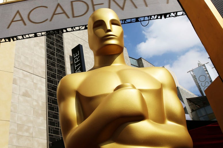 En esta foto del 21 de febrero del 2015 se ve la estatua del Oscar a la entrada del Dolby Theatre para la 87ma cefemonia de los Premios Oscar en Los Ángeles. Los Oscar anunciaron el miércoles, 8 de agosto del 2018, que añadirán una nueva categoría para re En esta foto del 21 de febrero del 2015 se ve la estatua del Oscar a la entrada del Dolby Theatre para la 87ma cefemonia de los Premios Oscar en Los Ángeles. Los Oscar anunciaron el miércoles, 8 de agosto del 2018, que añadirán una nueva categoría para re
