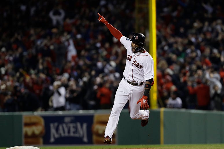 El dominicano Eduardo Núñez, de los Medias Rojas de Boston, recorre los senderos luego de disparar un cuadrangular de tres carreras durante el primer juego de la Serie Mundial frente a los Dodgers de Los Ángeles, el martes 23 de octubre de 2018 El dominicano Eduardo Núñez, de los Medias Rojas de Boston, recorre los senderos luego de disparar un cuadrangular de tres carreras durante el primer juego de la Serie Mundial frente a los Dodgers de Los Ángeles, el martes 23 de octubre de 2018
