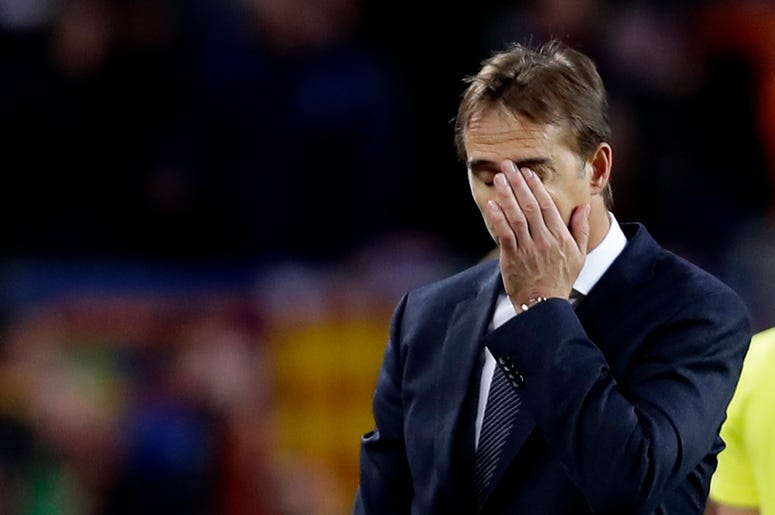 Julen Lopetegui, técnico del Real Madrid, hace un gesto al abandonar la cancha tras caer por goleada de 5-1 ante el Barcelona, el domingo 28 de octubre de 2018 Julen Lopetegui, técnico del Real Madrid, hace un gesto al abandonar la cancha tras caer por goleada de 5-1 ante el Barcelona, el domingo 28 de octubre de 2018