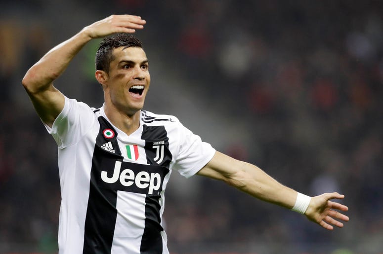 Cristiano Ronaldo de la Juventus festeja tras anotar el segundo gol de su equipo en el duelo de la Serie A ante el Milan el domingo 11 de noviembre de 2018 en Milán. Cristiano Ronaldo de la Juventus festeja tras anotar el segundo gol de su equipo en el duelo de la Serie A ante el Milan el domingo 11 de noviembre de 2018 en Milán.