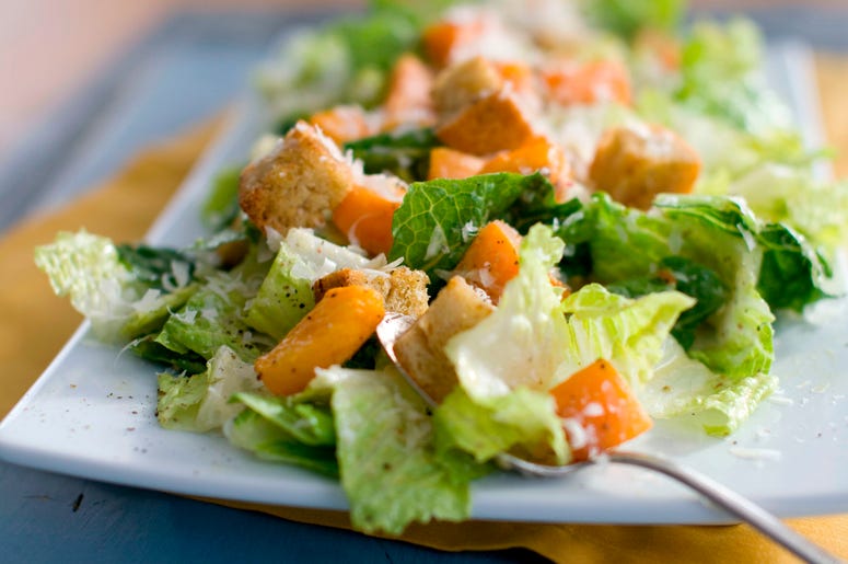 En esta fotografía del 24 de enero de 2012 se muestra una ensalada César con lechuga romana. En esta fotografía del 24 de enero de 2012 se muestra una ensalada César con lechuga romana.