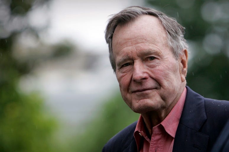 En esta imagen de archivo, tomada el 11 de mayo de 2008, el expresidente de Estados Unidos, George H.W. Bush, a su llegada al South Lawn de la Casa Blanca, en Washington. Bush murió el 30 de noviembre de 2018 a los 94 años. En esta imagen de archivo, tomada el 11 de mayo de 2008, el expresidente de Estados Unidos, George H.W. Bush, a su llegada al South Lawn de la Casa Blanca, en Washington. Bush murió el 30 de noviembre de 2018 a los 94 años.