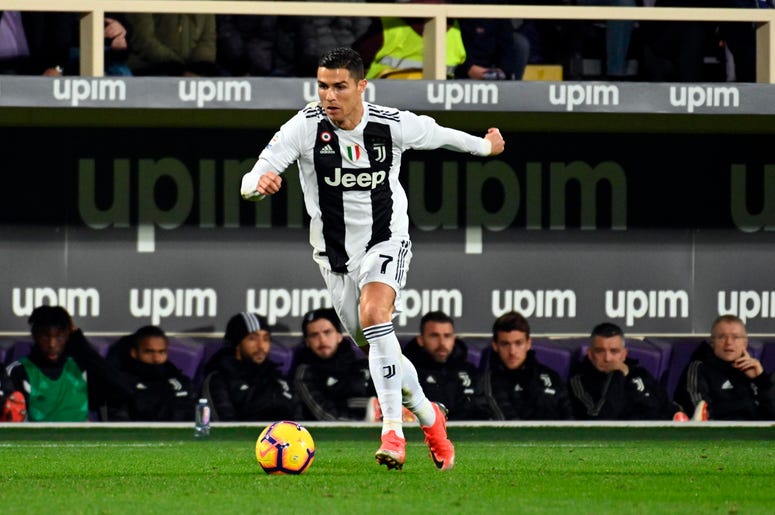 El jugador de la Juventus Cristiano Ronaldo durante un partido de la Serie A italiana contra la Fiorentina, en Florencia, Italia, el domingo 1 de diciembre de 2018. El jugador de la Juventus Cristiano Ronaldo durante un partido de la Serie A italiana contra la Fiorentina, en Florencia, Italia, el domingo 1 de diciembre de 2018.