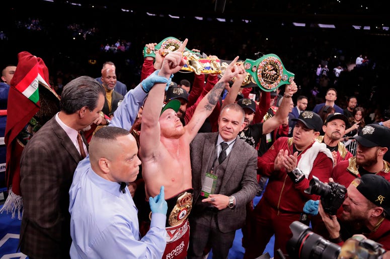 El mexicano Saúl "Canelo" Álvarez festeja luego de conquistar el título supermediano de la Asociación Mundial de Boxeo, con un triunfo sobre Rocky Fielding en Nueva York, el domingo 16 de diciembre de 2018 El mexicano Saúl "Canelo" Álvarez festeja luego de conquistar el título supermediano de la Asociación Mundial de Boxeo, con un triunfo sobre Rocky Fielding en Nueva York, el domingo 16 de diciembre de 2018