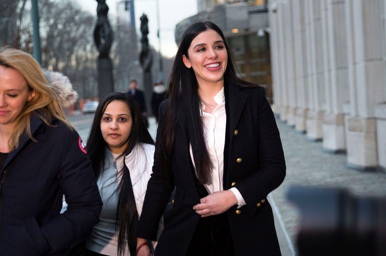 Emma Coronel Aispuro deja la corte federal de Brooklyn el jueves 17 de enero de 2019 en Nueva York, luego de asistir al juicio de su esposo Joaquín "El Chapo" Guzmán. Emma Coronel Aispuro deja la corte federal de Brooklyn el jueves 17 de enero de 2019 en Nueva York, luego de asistir al juicio de su esposo Joaquín "El Chapo" Guzmán.