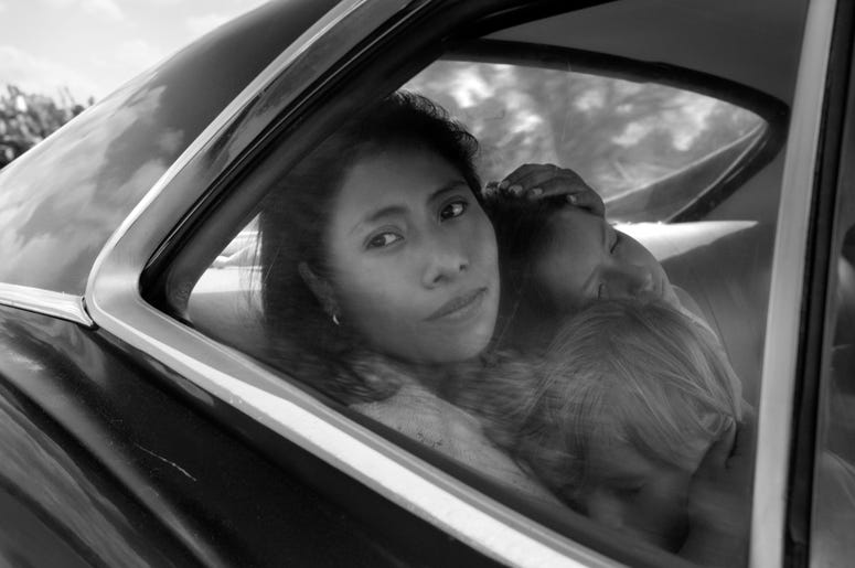 Yalitza Aparicio en una escena de "Roma" de Alfonso Cuarón. El martes 22 de enero del 2019, Aparicio fue nominada al Oscar a la mejor actriz por su trabajo en esta película. Yalitza Aparicio en una escena de "Roma" de Alfonso Cuarón. El martes 22 de enero del 2019, Aparicio fue nominada al Oscar a la mejor actriz por su trabajo en esta película.