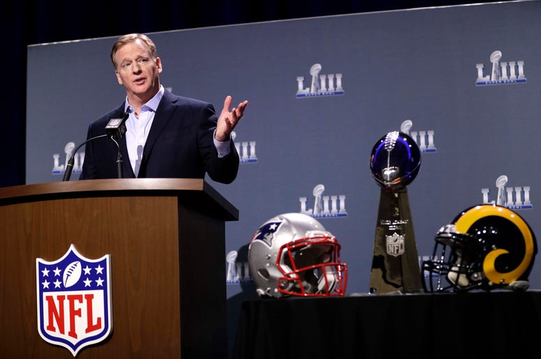 El comisionado de la NFL Roger Goodell responde a preguntas en una rueda de prensa previo al Super Bowl, el miércoles 30 de enero de 2019, en Atlanta. El comisionado de la NFL Roger Goodell responde a preguntas en una rueda de prensa previo al Super Bowl, el miércoles 30 de enero de 2019, en Atlanta.