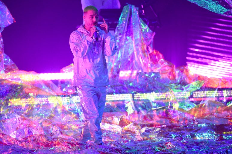 En esta foto del 15 de noviembre del 2018, J Balvin canta en la ceremonia de los Latin Grammy en Las Vegas. Balvin, Ricky Martin y Arturo Sandoval se unirán a Camila Cabello para un "explosivo" número inauguran en la gala de los Grammy el 10 de febrero. En esta foto del 15 de noviembre del 2018, J Balvin canta en la ceremonia de los Latin Grammy en Las Vegas. Balvin, Ricky Martin y Arturo Sandoval se unirán a Camila Cabello para un "explosivo" número inauguran en la gala de los Grammy el 10 de febrero.