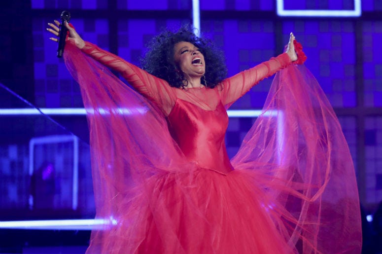 Diana Ross canta un popurrí en la ceremonia de los premios Grammy, el domingo 10 de febrero del 2019 en Los Angeles. Diana Ross canta un popurrí en la ceremonia de los premios Grammy, el domingo 10 de febrero del 2019 en Los Angeles.