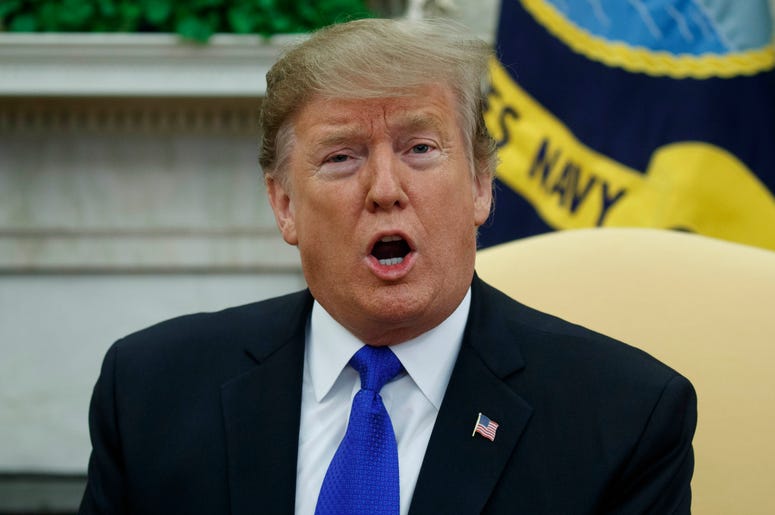 El presidente Donald Trump habla en la Oficina Oval de la Casa Blanca, en Washington, el miércoles 13 de febrero de 2019. El presidente Donald Trump habla en la Oficina Oval de la Casa Blanca, en Washington, el miércoles 13 de febrero de 2019.
