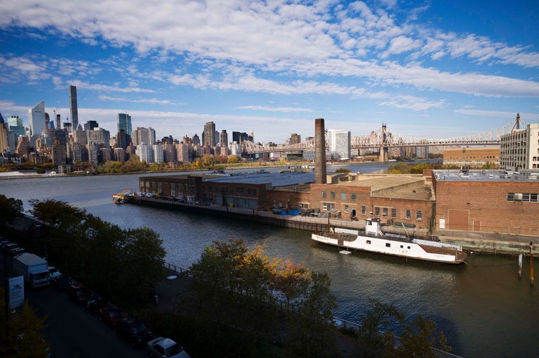 Vista panorámica de una zona industrial en Queens, Nueva York, el 7 de noviembre de 2018. Amazon abandonó los planes para construir una nueva sede de operaciones en la Gran Manzana, se anunció el 14 de febrero de 2019. Vista panorámica de una zona industrial en Queens, Nueva York, el 7 de noviembre de 2018. Amazon abandonó los planes para construir una nueva sede de operaciones en la Gran Manzana, se anunció el 14 de febrero de 2019.