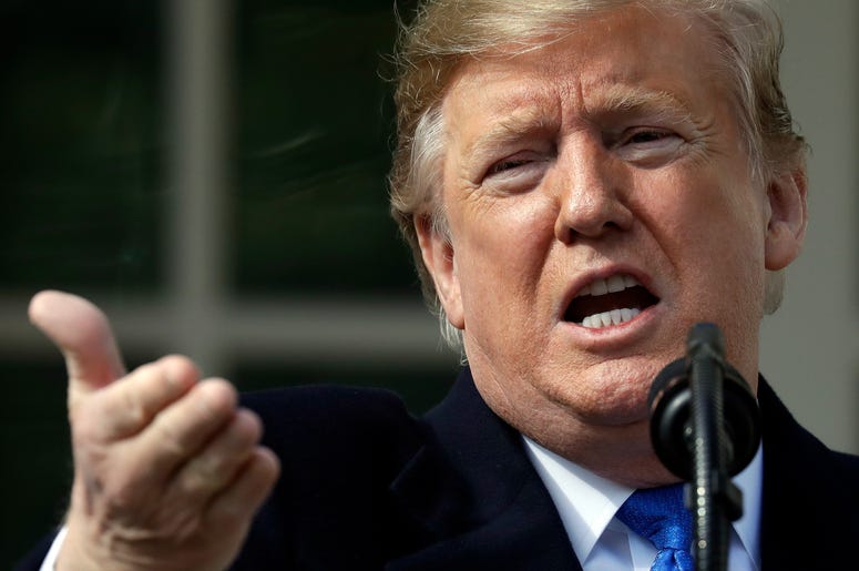 El presidente Donald Trump habla durante un evento en el Rosedal de la Casa Blanca para declarar emergencia nacional para construir un muro a lo largo de la frontera entre México y Estados Unidos, el viernes 15 de febrero de 2019 en Washington. El presidente Donald Trump habla durante un evento en el Rosedal de la Casa Blanca para declarar emergencia nacional para construir un muro a lo largo de la frontera entre México y Estados Unidos, el viernes 15 de febrero de 2019 en Washington.