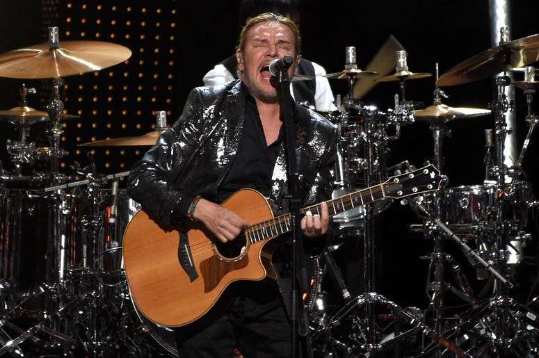 Fher Olvera, de Maná, canta en el homenaje a la Persona del Año de la Academia Latina de la Grabación, en la víspera de los Latin Grammy, en Las Vegas. Maná comienza una nueva gira por Estados Unidos el 4 de septiembre del 2019 en Corpus Christi, Texas. Fher Olvera, de Maná, canta en el homenaje a la Persona del Año de la Academia Latina de la Grabación, en la víspera de los Latin Grammy, en Las Vegas. Maná comienza una nueva gira por Estados Unidos el 4 de septiembre del 2019 en Corpus Christi, Texas.