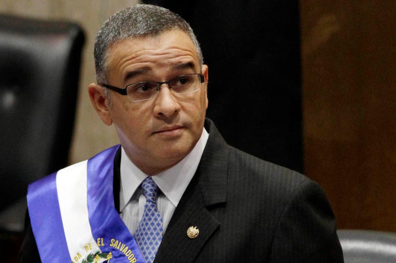En esta foto del 1 de junio de 2012, el entonces presidente salvadoreños Mauricio Funes está en la Asamblea Nacional antes de hablar para conmemorar su tercer año en el poder en San Salvador, El Salvador. En esta foto del 1 de junio de 2012, el entonces presidente salvadoreños Mauricio Funes está en la Asamblea Nacional antes de hablar para conmemorar su tercer año en el poder en San Salvador, El Salvador.