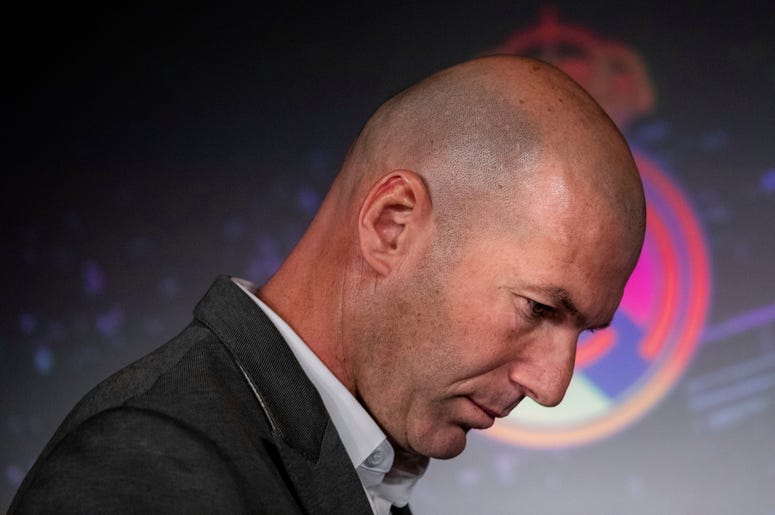 El francés Zinedine Zidane llega a la conferencia de prensa donde se le presentó como técnico del Real Madrid, el lunes 11 de marzo de 2019 El francés Zinedine Zidane llega a la conferencia de prensa donde se le presentó como técnico del Real Madrid, el lunes 11 de marzo de 2019