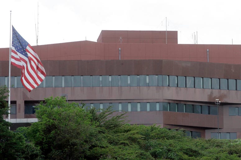 Esta foto de archivo del 12 de septiembre de 2008 muestra la embajada de Estados Unidos en Caracas, Venezuela. Esta foto de archivo del 12 de septiembre de 2008 muestra la embajada de Estados Unidos en Caracas, Venezuela.