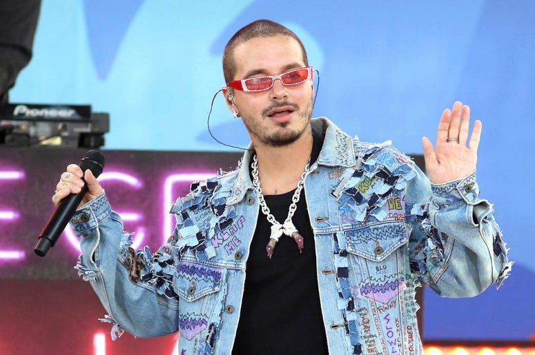 En esta foto del 15 de mayo del 2018, J Balvin canta en el programa de ABC "Good Morning America" en Nueva York. Balvin actuará este verano en el festival de música Lollapalooza en Chicago, se anunció el miércoles. El evento de cuatro días está previsto d En esta foto del 15 de mayo del 2018, J Balvin canta en el programa de ABC "Good Morning America" en Nueva York. Balvin actuará este verano en el festival de música Lollapalooza en Chicago, se anunció el miércoles. El evento de cuatro días está previsto d