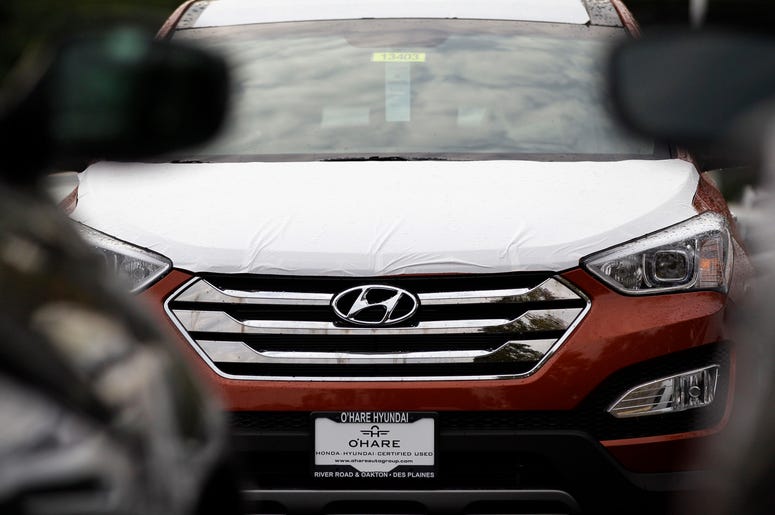 Un vehículo Hyundai Sonata en un concesionario Hyundai en Des Plaines, Illinois el 4 de octubre del 2012. Un vehículo Hyundai Sonata en un concesionario Hyundai en Des Plaines, Illinois el 4 de octubre del 2012.