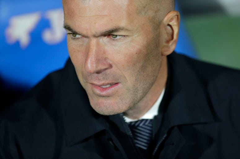 El técnico del Real Madrid, Zinedine Zidane, previo al partido de la Liga española contra el Getafe, el jueves 25 de abril de 2019, en Getafe, España. El técnico del Real Madrid, Zinedine Zidane, previo al partido de la Liga española contra el Getafe, el jueves 25 de abril de 2019, en Getafe, España.
