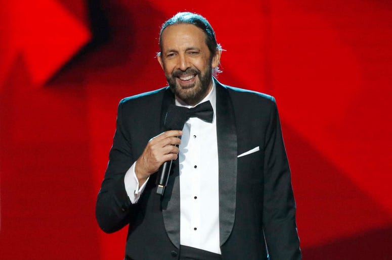 En esta foto del 25 de abril del 2019, Juan Luis Guerra recibe un premio a la trayectoria en la ceremonia de los Premios Billboard de la M sica Latina en Las Vegas. Guerra lanza su 16to lbum, "Literal", el viernes 31 de mayo. En esta foto del 25 de abril del 2019, Juan Luis Guerra recibe un premio a la trayectoria en la ceremonia de los Premios Billboard de la M sica Latina en Las Vegas. Guerra lanza su 16to lbum, "Literal", el viernes 31 de mayo.