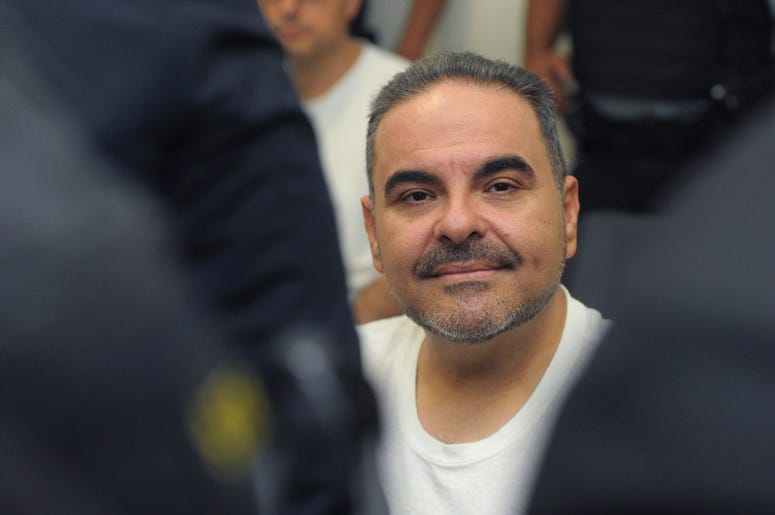 En esta foto de archivo del 8 de agosto de 2018, el expresidente salvadoreño Tony Saca asiste a una audiencia ante un juez en San Salvador, El Salvador. En esta foto de archivo del 8 de agosto de 2018, el expresidente salvadoreño Tony Saca asiste a una audiencia ante un juez en San Salvador, El Salvador.
