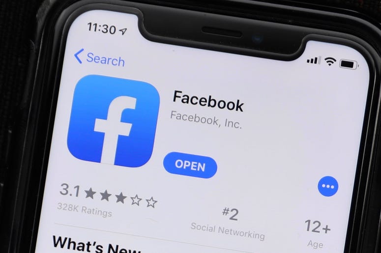 Esta foto del lunes 30 de julio del 2019 muestra el logotipo de Facebook en un celular en una tienda de Chicago. Esta foto del lunes 30 de julio del 2019 muestra el logotipo de Facebook en un celular en una tienda de Chicago.
