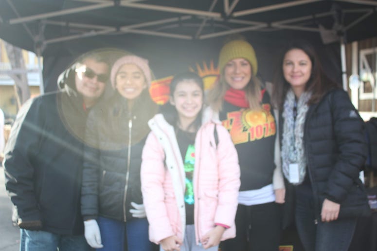 Six Flags Holiday in the Park con El Meneo