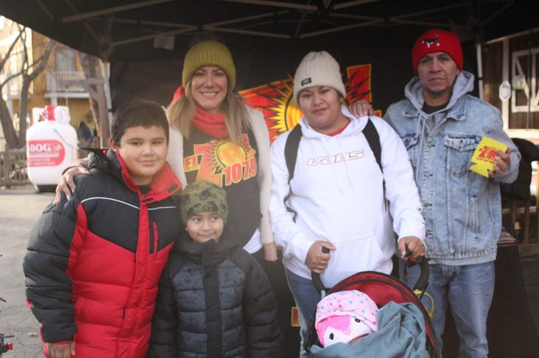 Six Flags Holiday in the Park con El Meneo