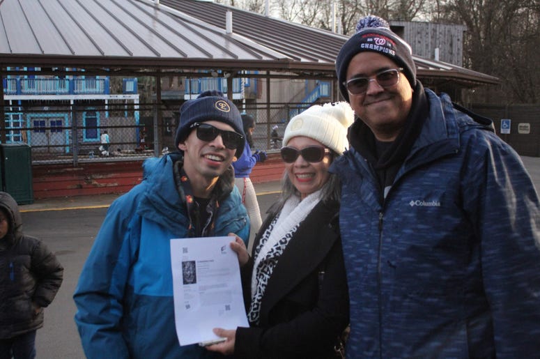 Six Flags Holiday in the Park con El Meneo