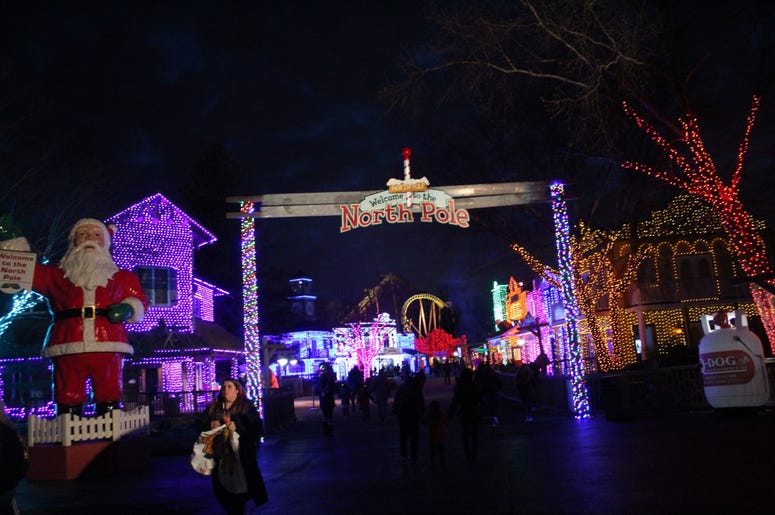 Six Flags Holiday in the Park con El Meneo