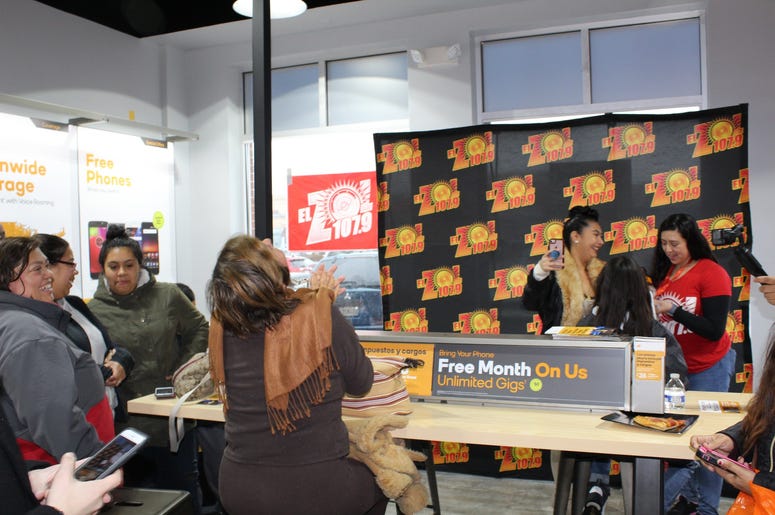 Sandee Bonita en Boost Mobile Sandee Bonita en Boost Mobile