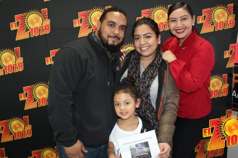 Sandee Bonita en Boost Mobile Sandee Bonita en Boost Mobile
