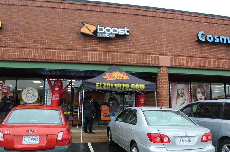 Sandee Bonita en Boost Mobile Sandee Bonita en Boost Mobile