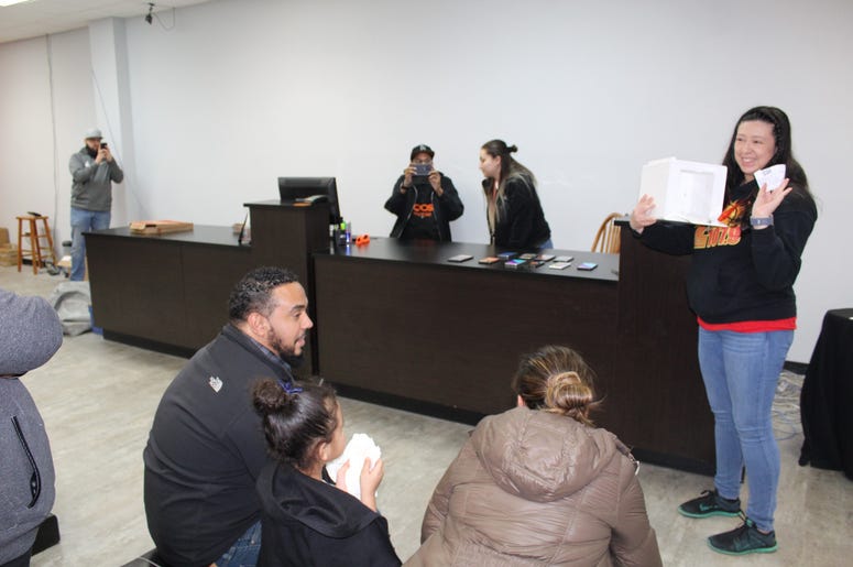 Sandee Bonita en Boost Mobile Sandee Bonita en Boost Mobile