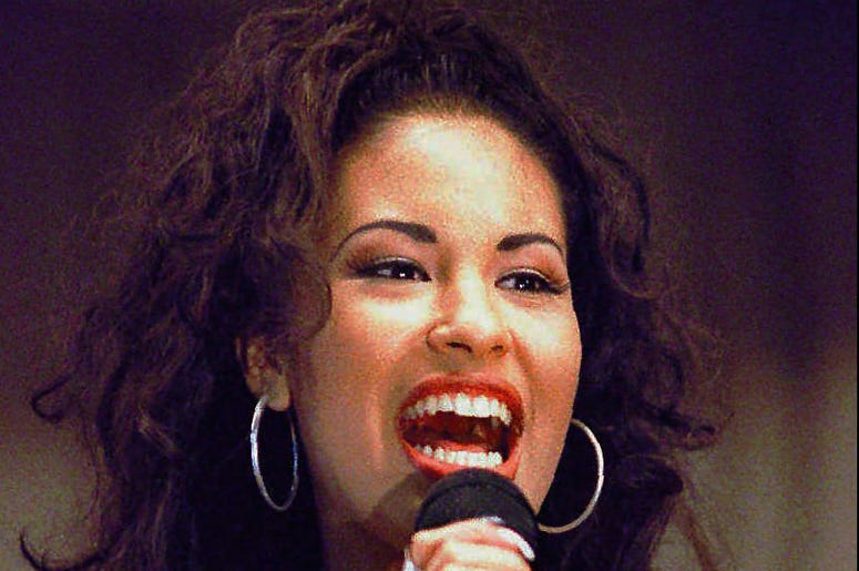 Selena Quintanilla singing